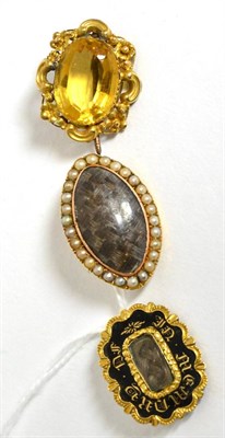 Lot 638 - Memoriam brooch and two others
