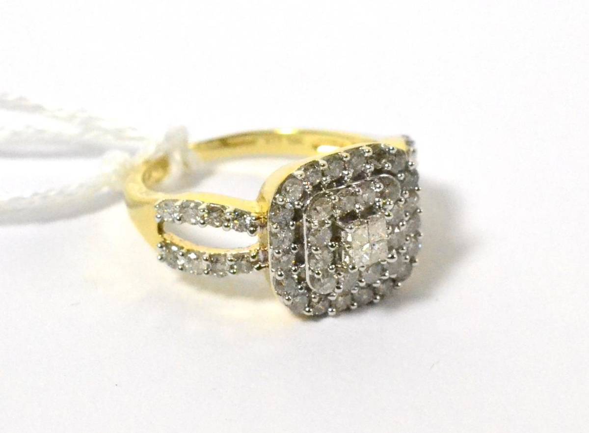 Lot 60 - A 9ct gold diamond cluster ring