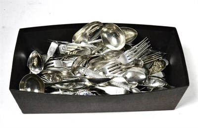 Lot 332 - A large quantity of 18th/19th century silver flatware and spoons