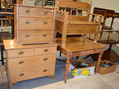 Lot 1051 - A pine farmhouse kitchen table and two pine chests of drawers