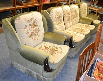 Lot 1132 - A three piece cottage suite