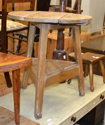 Lot 1158 - A pine cricket table