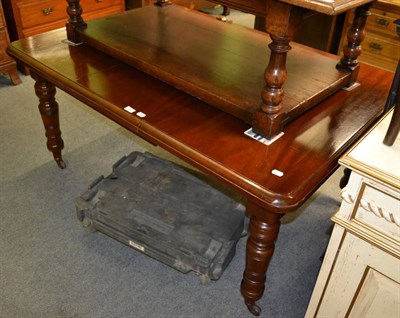 Lot 1263 - A Victorian mahogany wind-out dining table