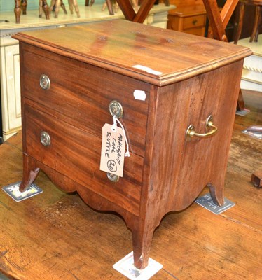 Lot 1268 - An early 20th century mahogany coal box