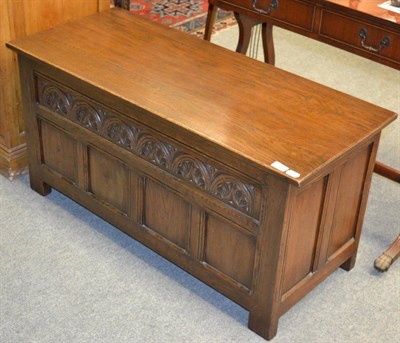 Lot 1269 - An oak blanket chest