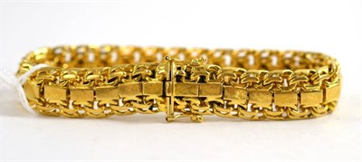Lot 100 - An 18ct gold fancy link bracelet