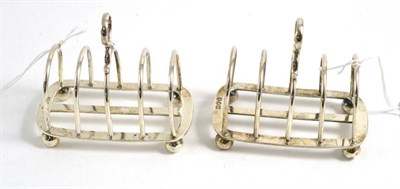 Lot 118 - A pair of silver toast racks, London, 1905, by T.B. (2)