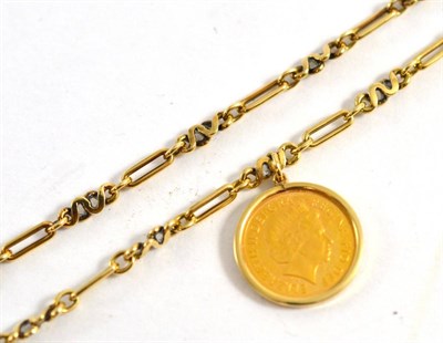 Lot 279 - A 9ct gold fancy link chain with loose mount Elizabeth II gold half sovereign