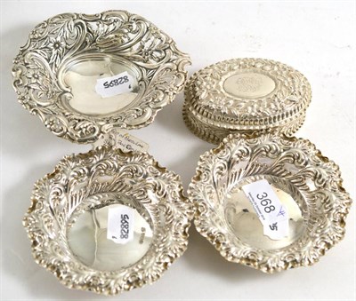 Lot 368 - A silver hinged box, pair of silver circular bonbon dishes and a silver pierced bonbon dish