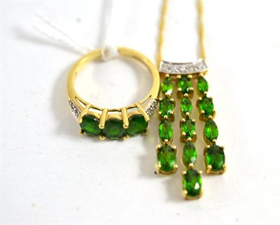 Lot 400 - A 9ct gold green garnet ring and a 9ct gold green garnet pendant on fine chain (2)