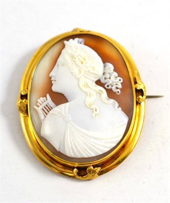 Lot 432 - A Victorian yellow metal, mounted shell cameo