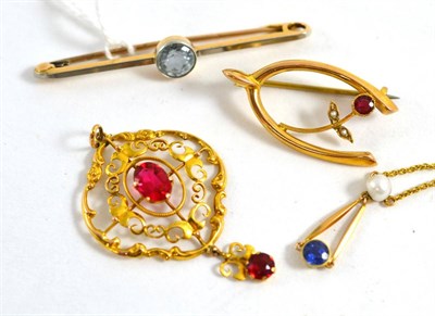 Lot 440 - A group of early 20th century jewellery including a bar brooch, a pendant, a brooch and a necklace