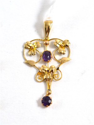 Lot 449 - An amethyst set floral pendant