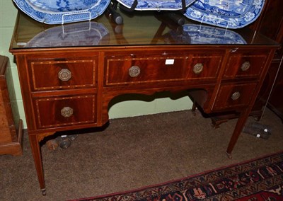 Lot 1380 - An Edwardian inlaid mahogany knee hole dressing table