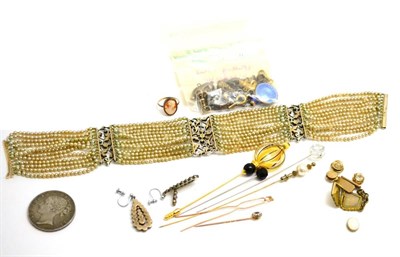 Lot 5 - Assorted jewellery including a paste set choker necklace, a pair of paste set drop earrings,...