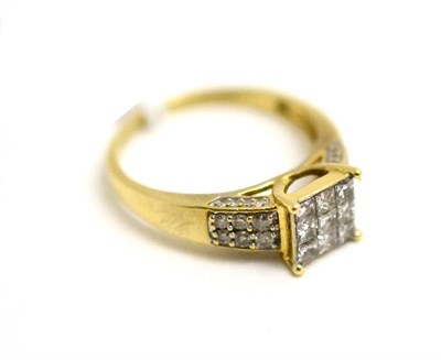 Lot 26 - A diamond cluster ring, 9ct gold, estimated weight 1.00 carat approximately