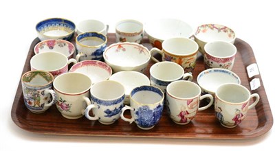 Lot 58 - Two trays of Oriental ceramics including numerous tea bowls, cups and saucers