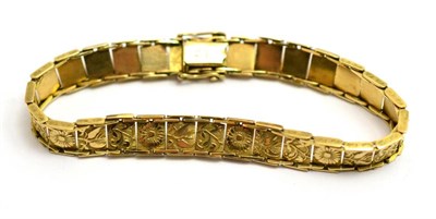 Lot 151 - A fancy link bracelet stamped '9C'