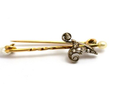 Lot 154 - A pin set with a pearl and a diamond set initial A
