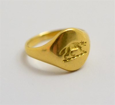 Lot 156 - A signet ring with intaglio crest