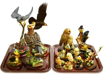 Lot 203 - Two trays of Border Fine Arts and other resin bird ornaments some with original boxes