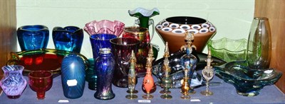 Lot 282 - A shelf of coloured glassware
