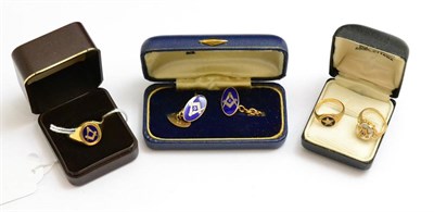 Lot 287 - Three Masonic rings and a pair of 9ct gold Masonic cufflinks