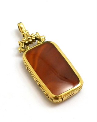 Lot 303 - A 9ct gold mounted agate watch chain pendant