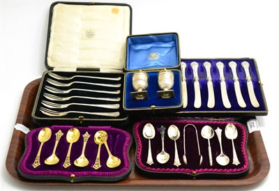 Lot 352 - A group of cased silver and silver gilt flatware including teaspoons, cake forks, knives and a pair