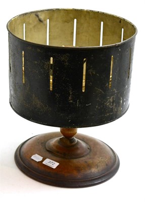 Lot 372 - A Zoetrope lamp with a number of original cards