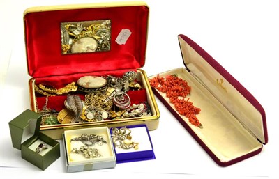 Lot 392 - A quantity of assorted silver, white metal and costume jewellery, including brooches, chains etc