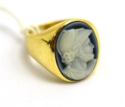 Lot 396 - A gents jasper signet ring, stamped '585'