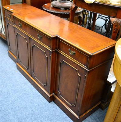 Lot 1076 - A reproduction break front sideboard, 166cm wide x 42cm deep x 85cm high