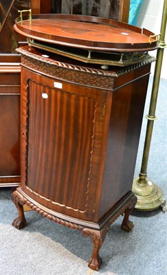 Lot 1080 - A music cabinet and two gallery trays