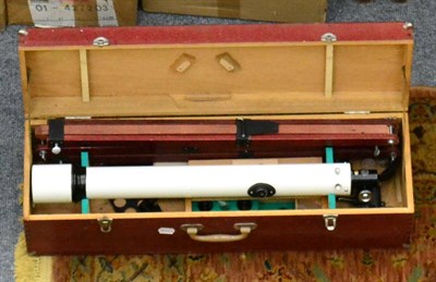 Lot 1100 - Lumex Astromonical Telescope, D=60, F=710, with tripod in wooden case