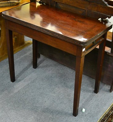 Lot 1259 - A mahogany tea table