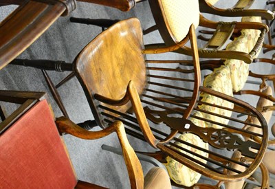 Lot 1284 - A 19th century elm Windsor chair