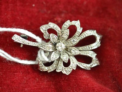 Lot 120 - Diamond spray brooch