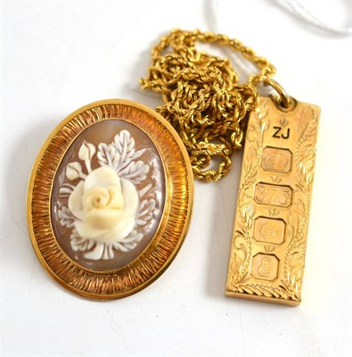 Lot 124 - A 9ct gold ingot, 9ct gold mounted cameo brooch, 9ct gold chain necklace (3)