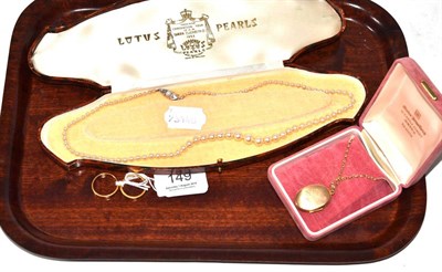 Lot 149 - Two 22ct gold wedding bands, a 9ct gold oval locket and chain and a paste pearl necklace