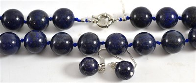 Lot 223 - A lapis lazuli type necklace with a pair of matching earrings