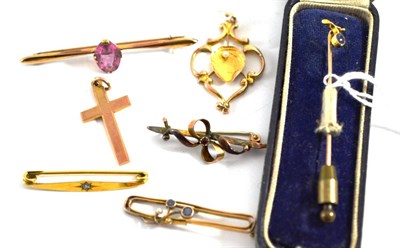 Lot 234 - A pearl set pendant, four brooches (a.f.), a cross charm and a sapphire set stick pin