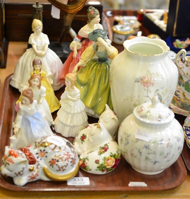 Lot 333 - A tray of assorted Royal Doulton figures and decorative ceramics