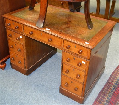 Lot 1292 - Victorian oak small pedestal desk