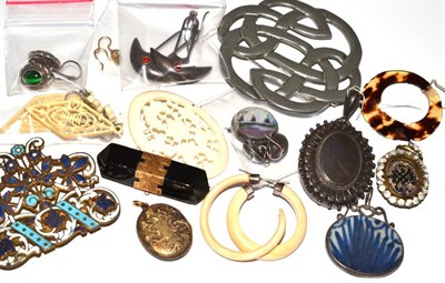 Lot 12 - Quantity of assorted jewellery, earrings and pendants