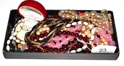 Lot 23 - A group lot of jewellery including a silver necklace, glass beads, simulated pearls, etc