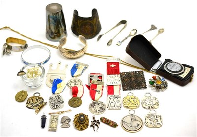 Lot 93 - Alpacca beaker, bangle stamped 925, Zeiss Ikon, Ikophot light meter, Swiss/German metals,...