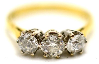 Lot 96 - An old cut diamond three stone ring