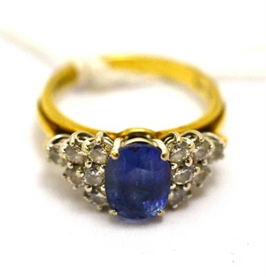 Lot 194 - An 18ct gold sapphire and diamond cluster ring