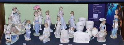 Lot 246 - A collection of twenty two pieces of Lladro including various figure groups